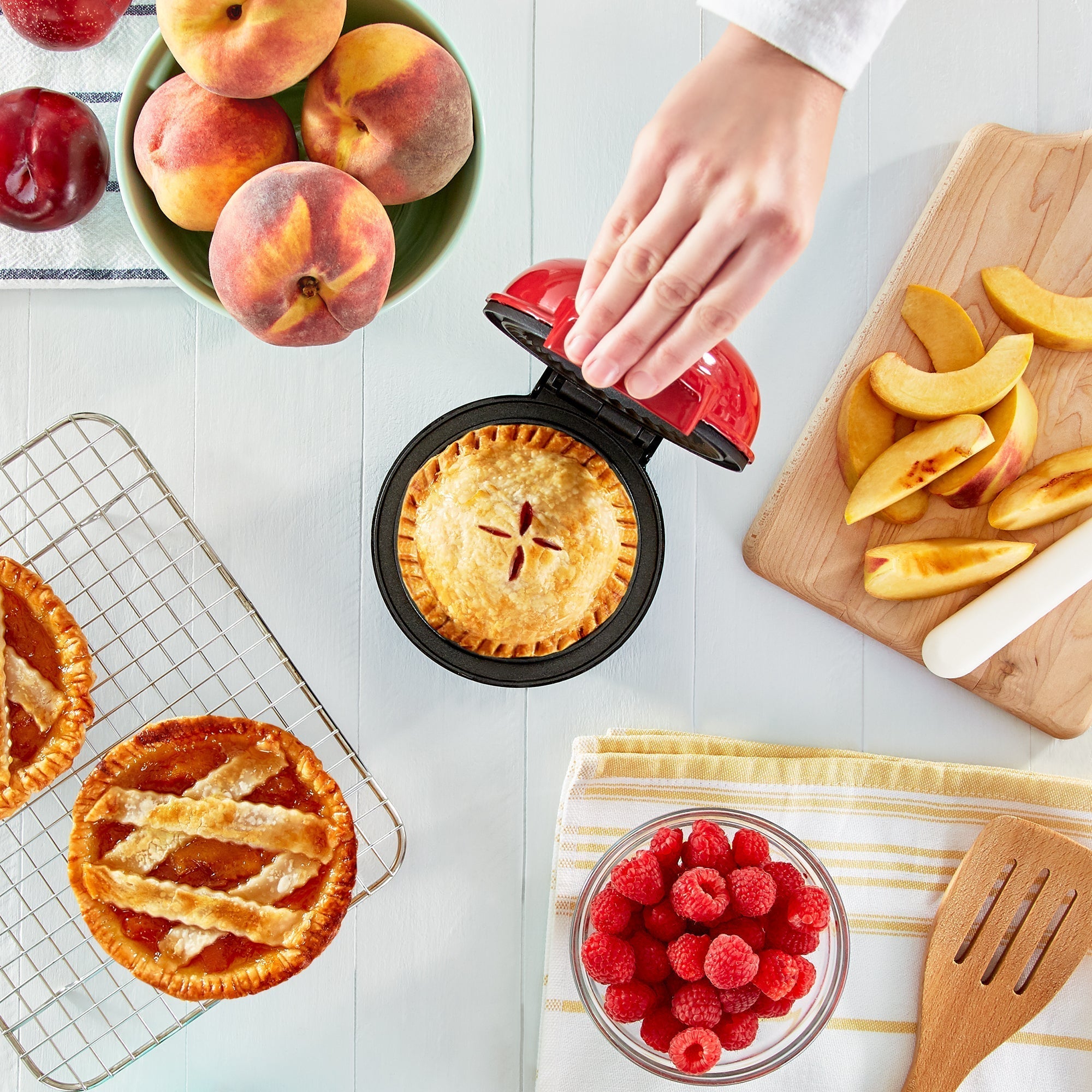 Mini Bundt & Mini Pie Maker Gift Set U2