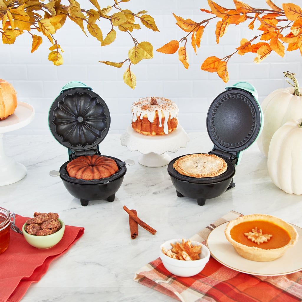 Mini Bundt & Mini Pie Maker Gift Set U2