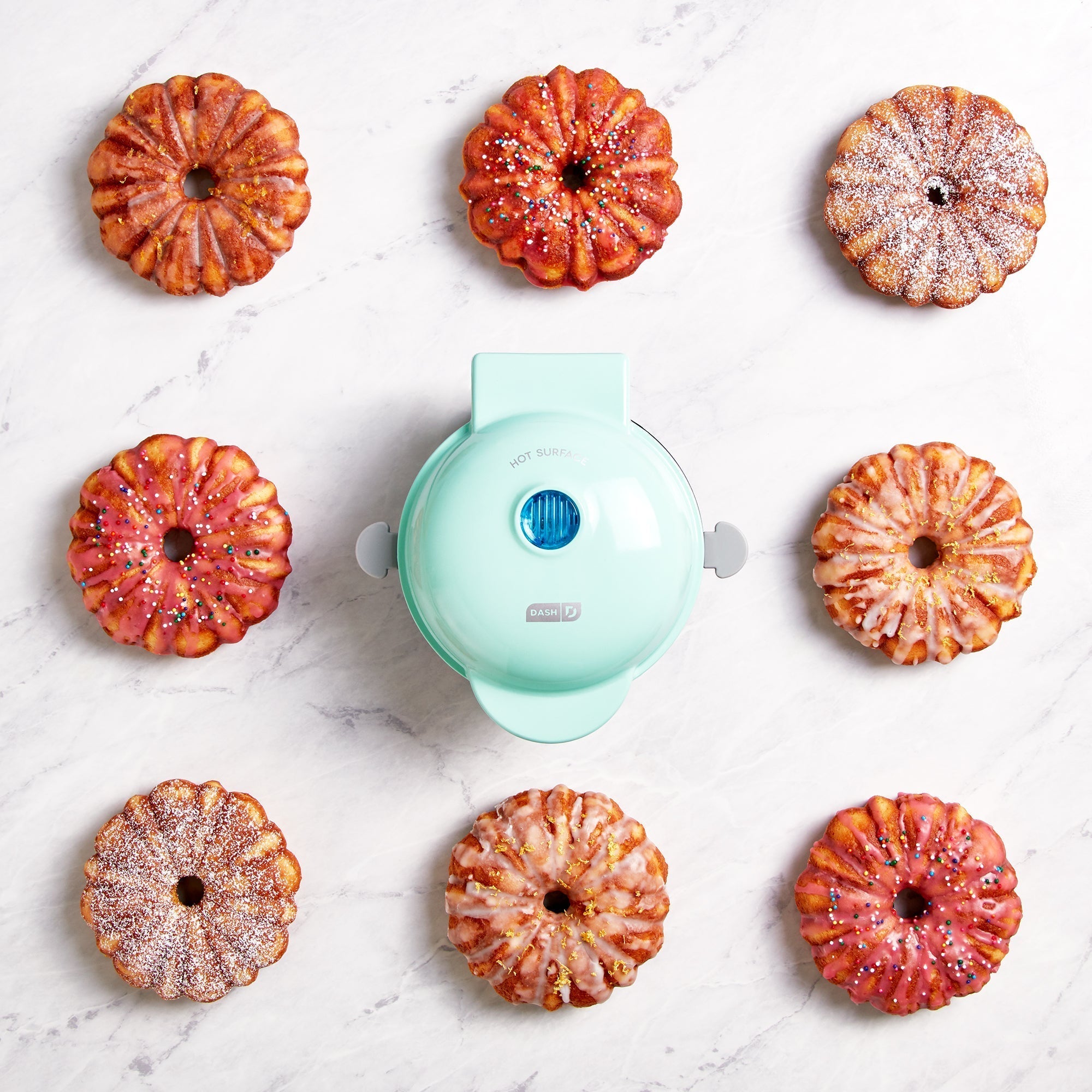Mini Bundt & Mini Pie Maker Gift Set U2