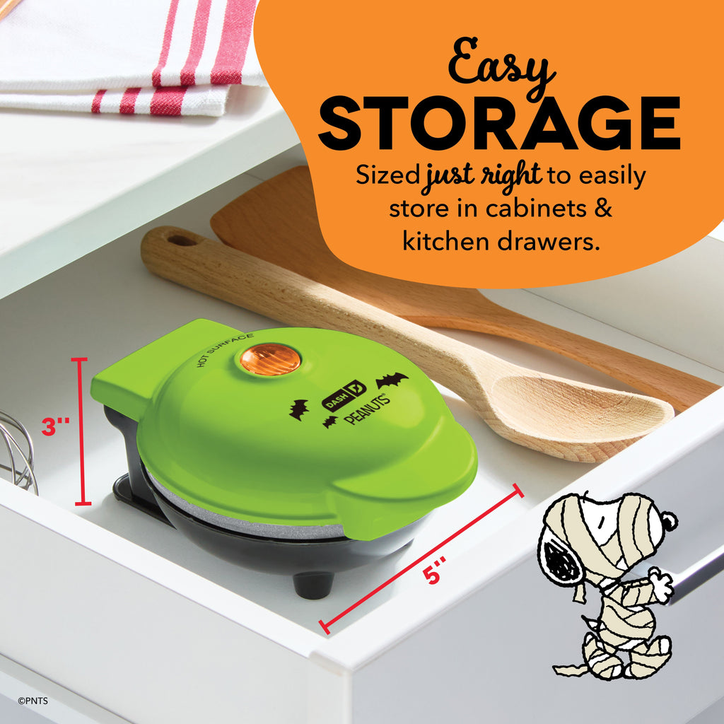 Peanuts x Snoopy Vampire Mini Waffle Maker V1